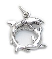 Squalo che insegue un ciondolo in argento sterling 2D Seal .925 x 1 Sharks Seals