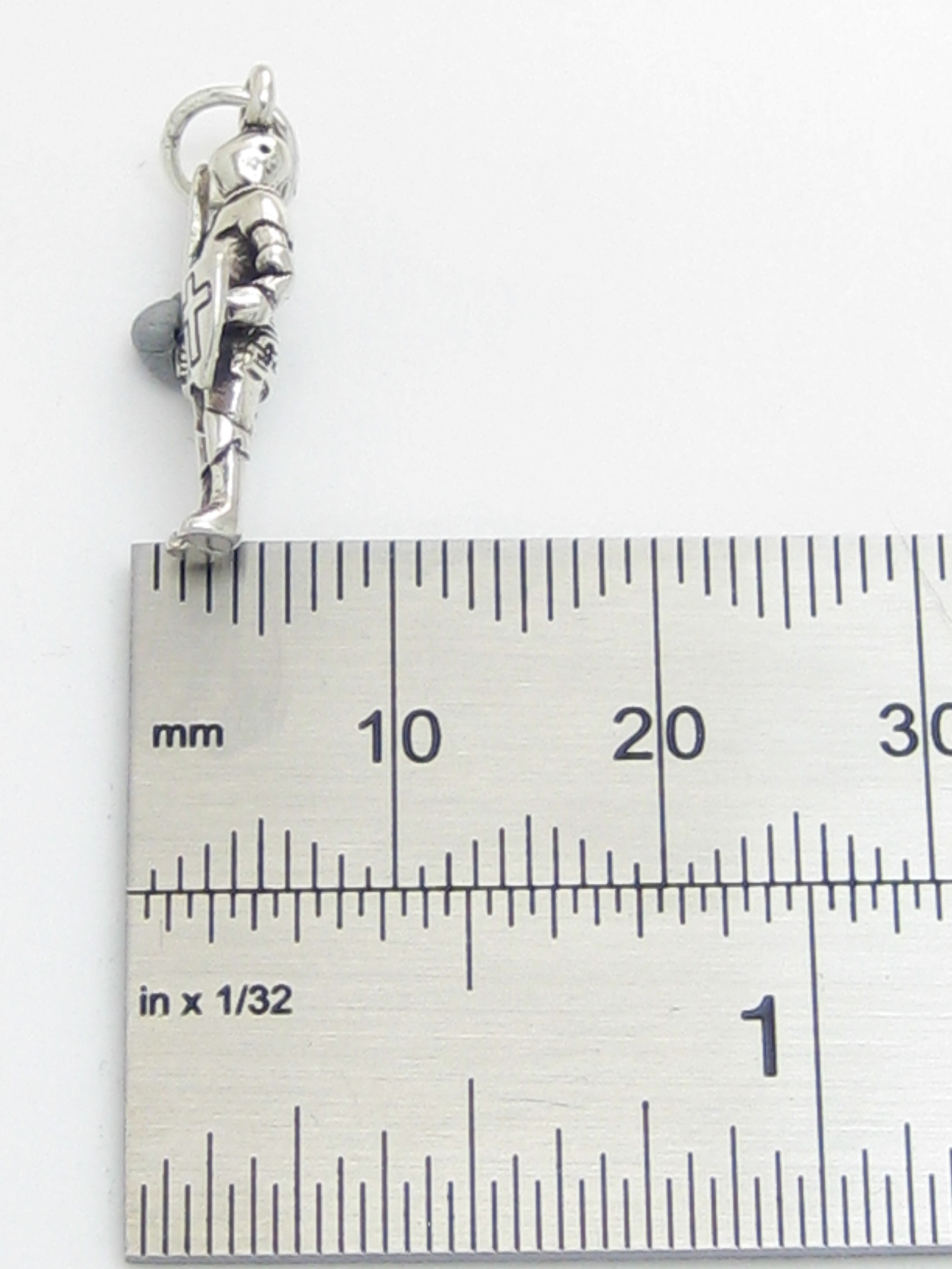 Knight in a suit of armour sterling silver charm .925 x1 Knights charms